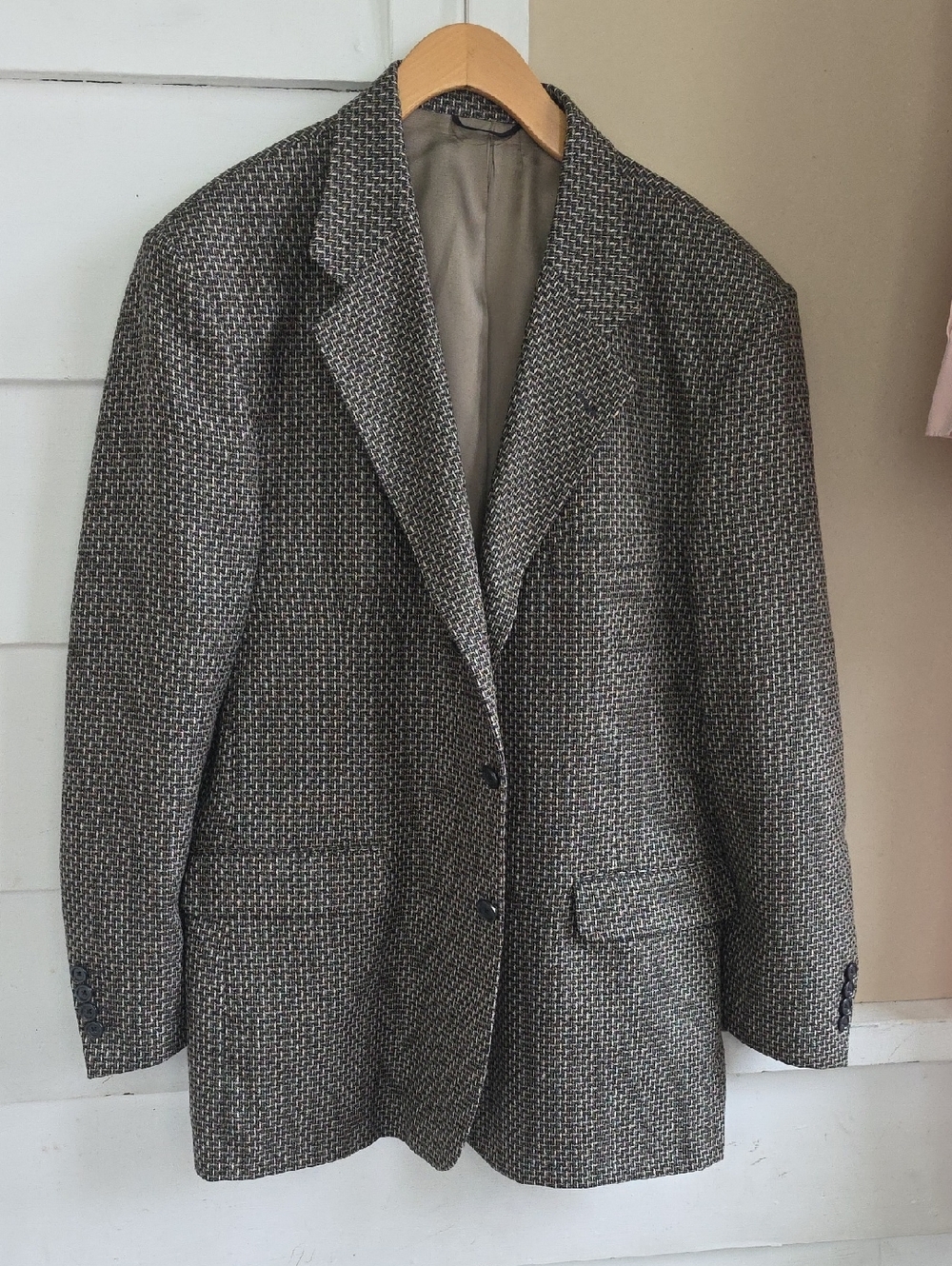 Avanti Men's Black and Gray Textured Sport Coat